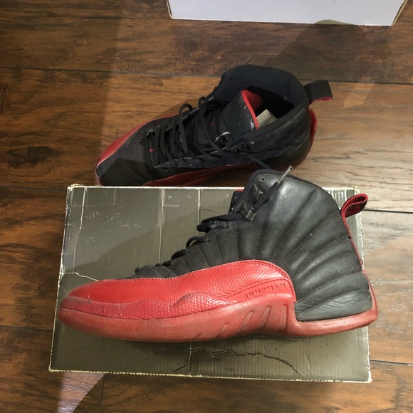 2009 Jordan 12 Flu Games - Picture 3 of 5